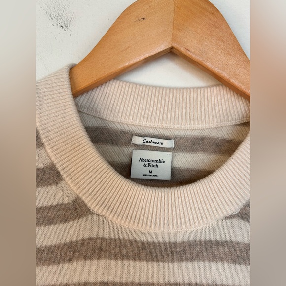 NWOT A&F 100% Cashmere Striped Scoopneck Relaxed Sweater in Beige White Size M - Picture 10 of 11